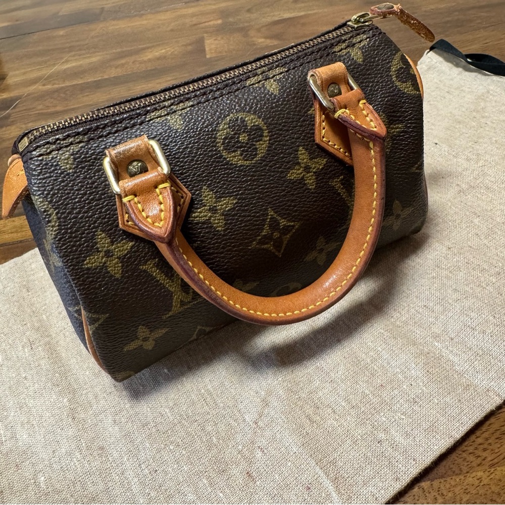 Louis Vuitton Mini Speedy Bag - Picture 6 of 16